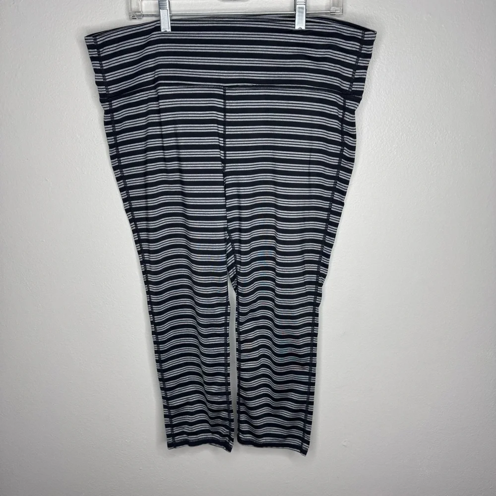 Athleta Grey High Rise Stripe Chaturanga Capri Yoga Fitness Pant #591368
